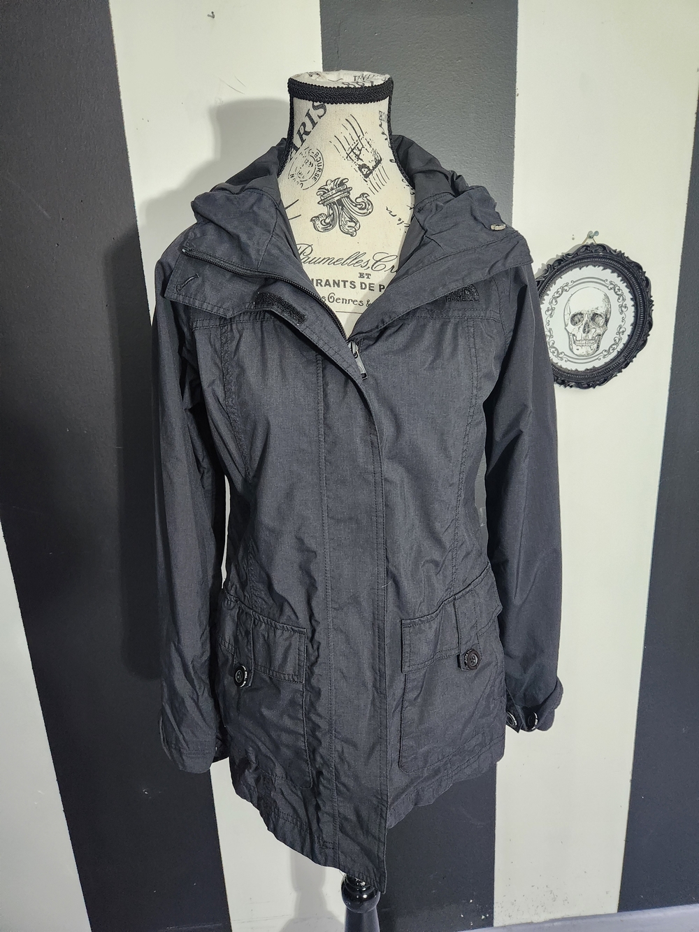 The North Face Women's Hooded Utility Jacket in Charcoal - Picture 1 of 6